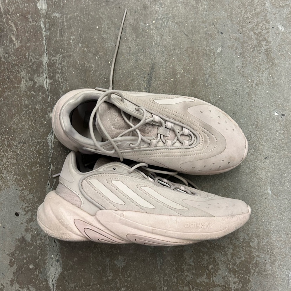 Adidas ozelia sneakers